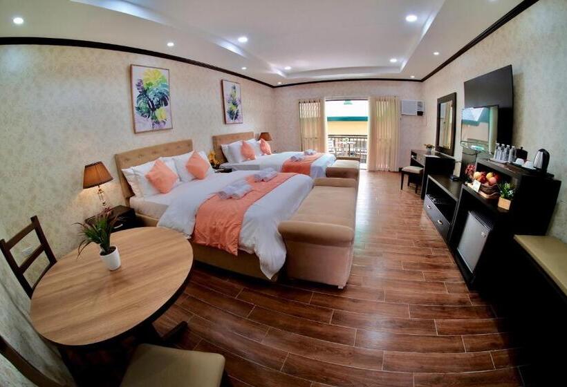 חדר לארבעה סטנדרטי עם מרפסת, Luisita Central Park