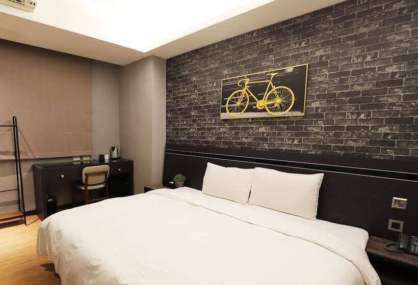 اتاق سوپریور, Military 75