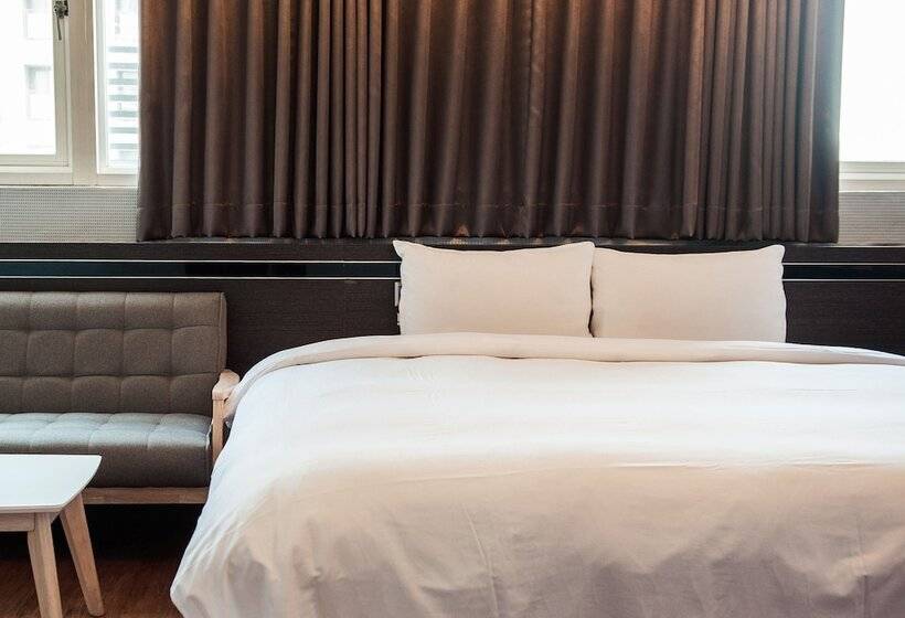 اتاق لوکس, Military 75