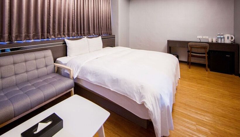 اتاق لوکس, Military 75