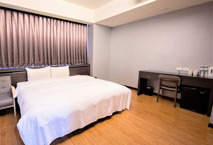 اتاق لوکس, Military 75