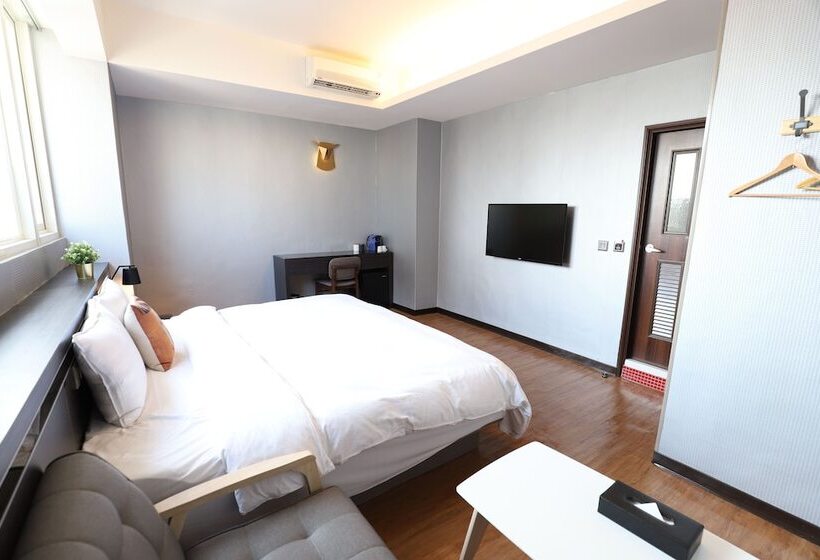 اتاق لوکس, Military 75