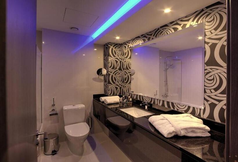 اتاق استاندارد سه نفره, The Josephine Boutique