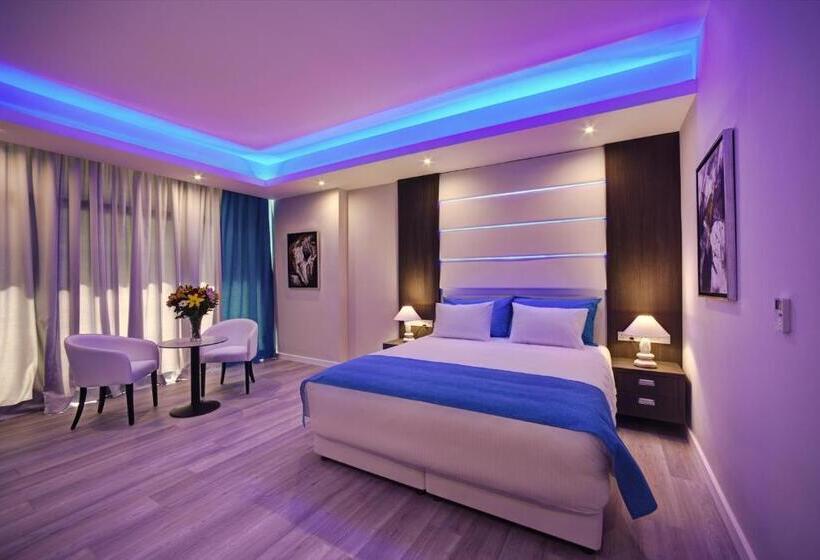 اتاق استاندارد سه نفره, The Josephine Boutique