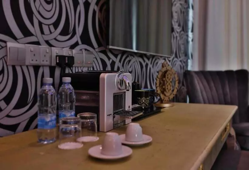 سوییت جونیور با بالکن, The Josephine Boutique
