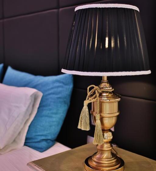 سوییت جونیور با بالکن, The Josephine Boutique