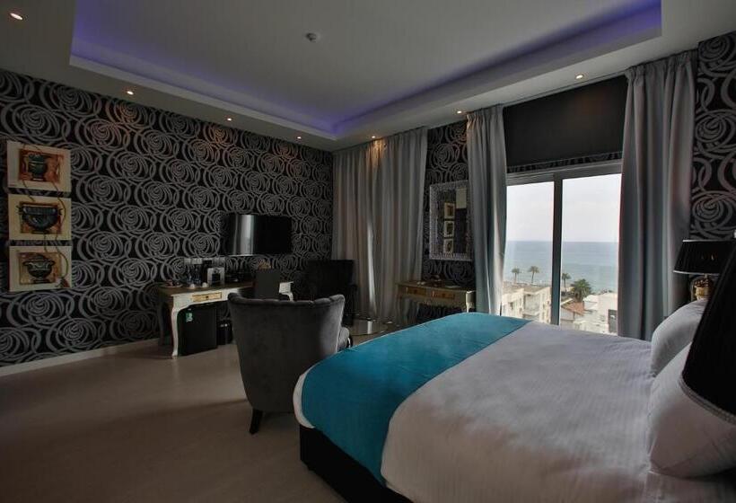 سوییت جونیور با بالکن, The Josephine Boutique