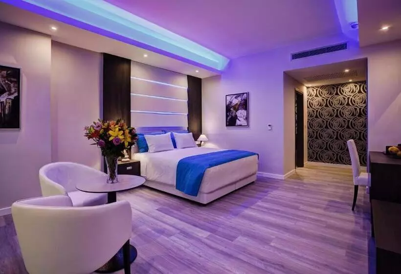 اتاق استاندارد برای معلولان, The Josephine Boutique