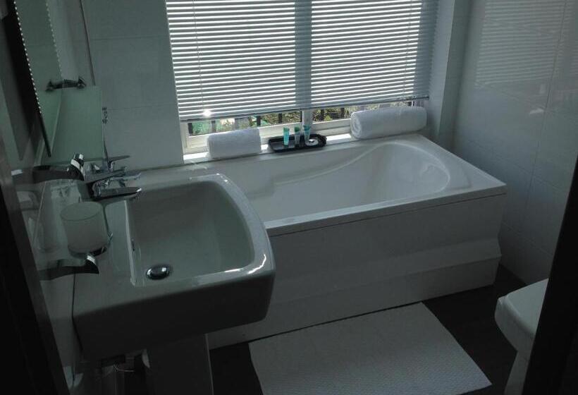 جناح جونيور مطل على النهر, Villa Arunalu Kandy