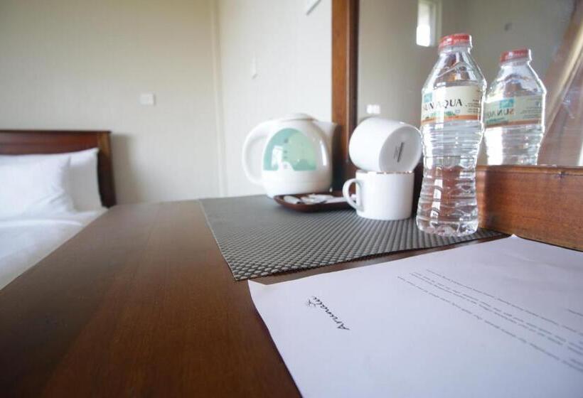 Junior suite with river view, Villa Arunalu Kandy