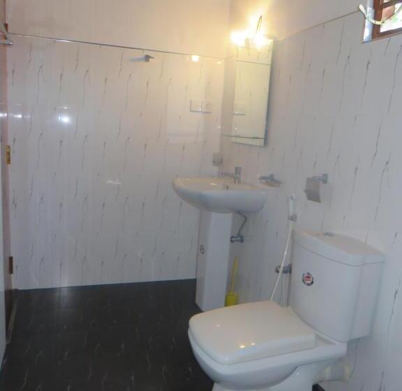 بنجلو قياسى مطلّ علي الحديقة, Beach Lagoon Guesthouse