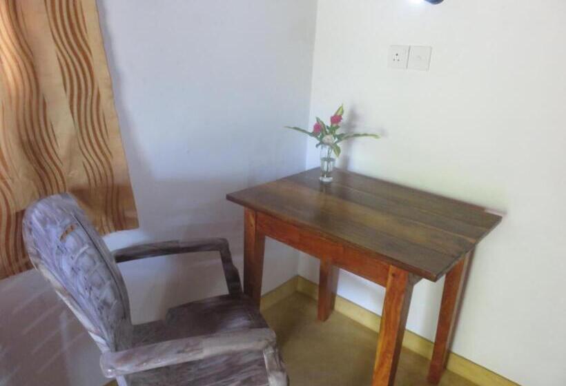 بنجلو قياسى مطلّ علي الحديقة, Beach Lagoon Guesthouse