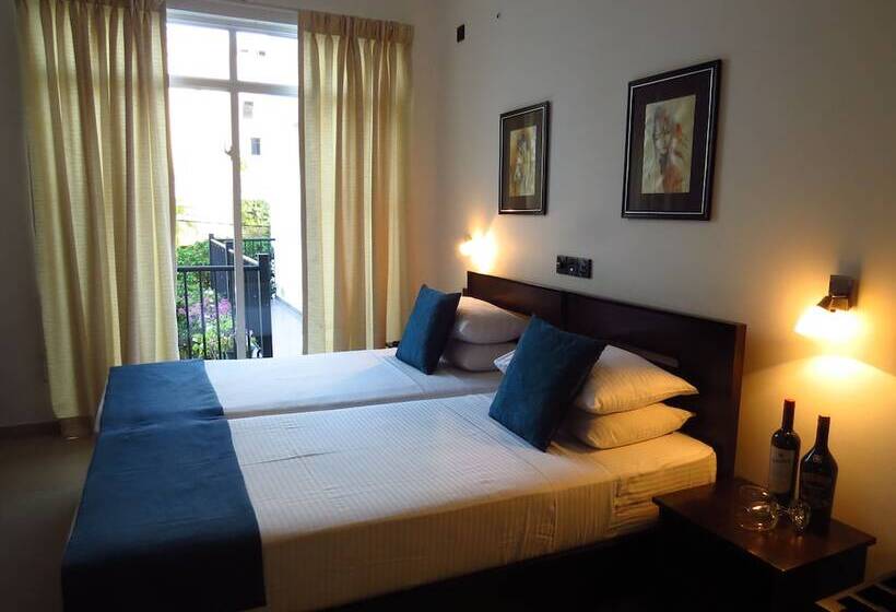 スタンダードルーム, Chapelton House