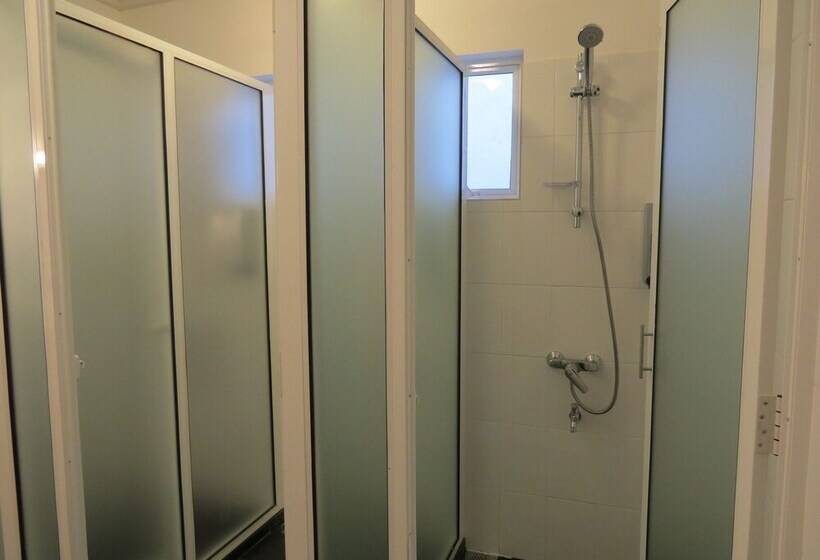 バス共有のスタンダードルーム, Chapelton House