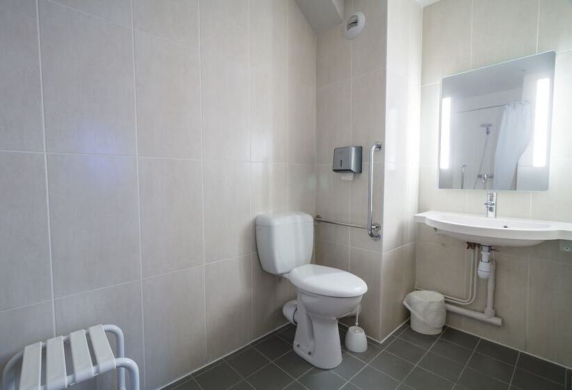 Номер Стандарт Адаптированный для Инвалидов, B&b Hotel Saint Brieuc