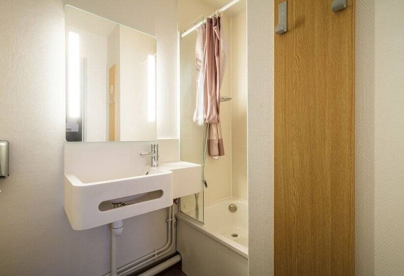 Четырехместный Номер Стандарт, B&b Hotel Saint Brieuc