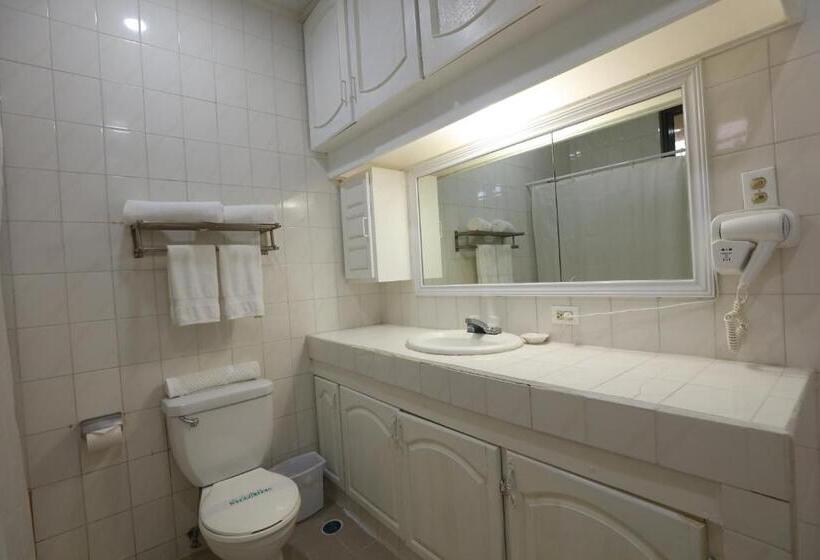 1 Bedroom Penthouse Apartment, Beach Garden