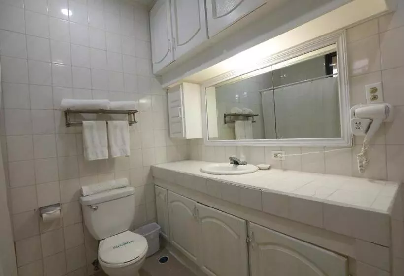 1 Bedroom Penthouse Apartment, Beach Garden