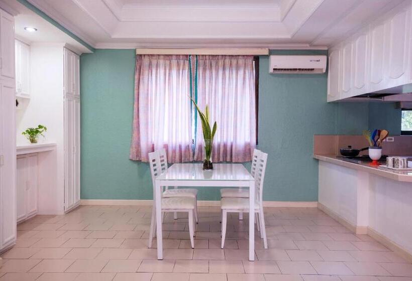 1 Bedroom Penthouse Apartment, Beach Garden