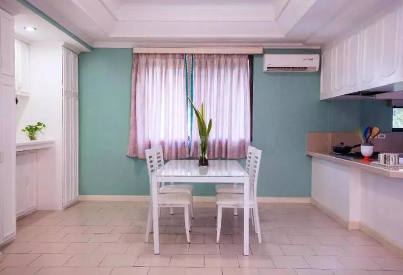 1 Bedroom Penthouse Apartment, Beach Garden