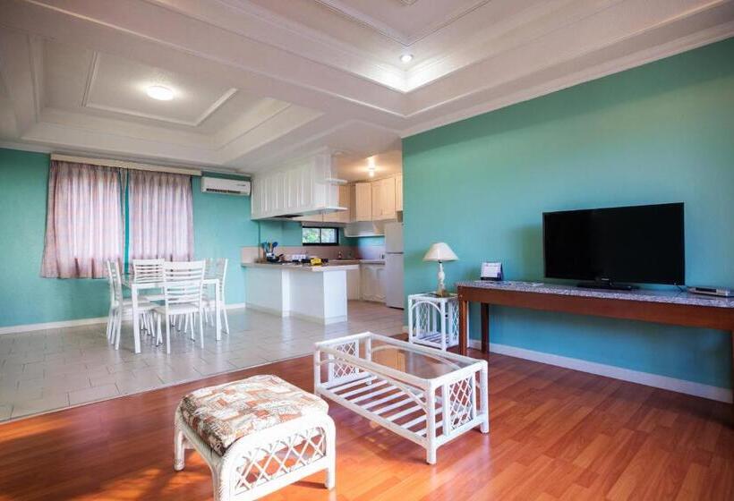 1 Bedroom Penthouse Apartment, Beach Garden