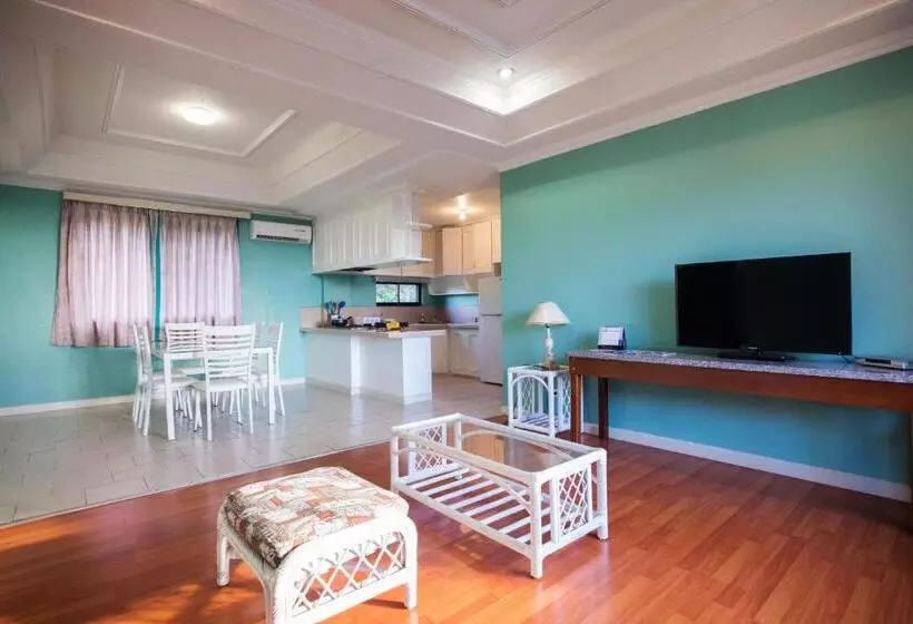 1 Bedroom Penthouse Apartment, Beach Garden