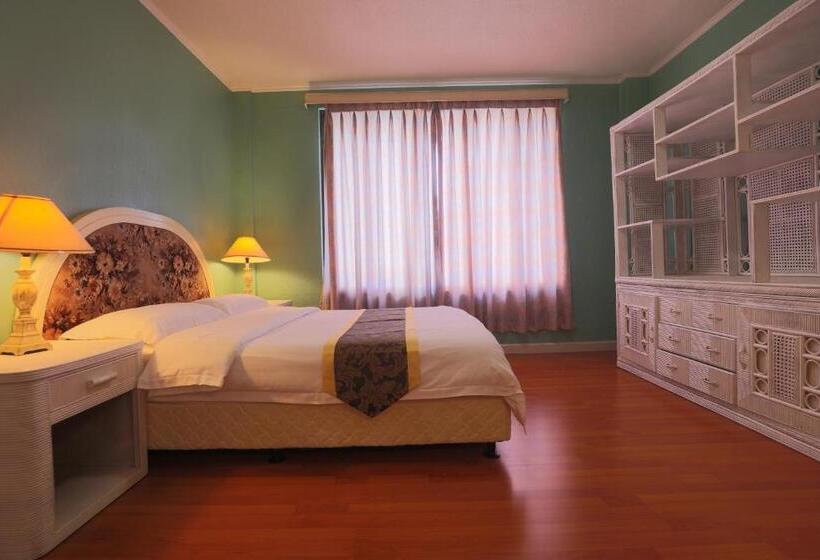 1 Bedroom Penthouse Apartment, Beach Garden