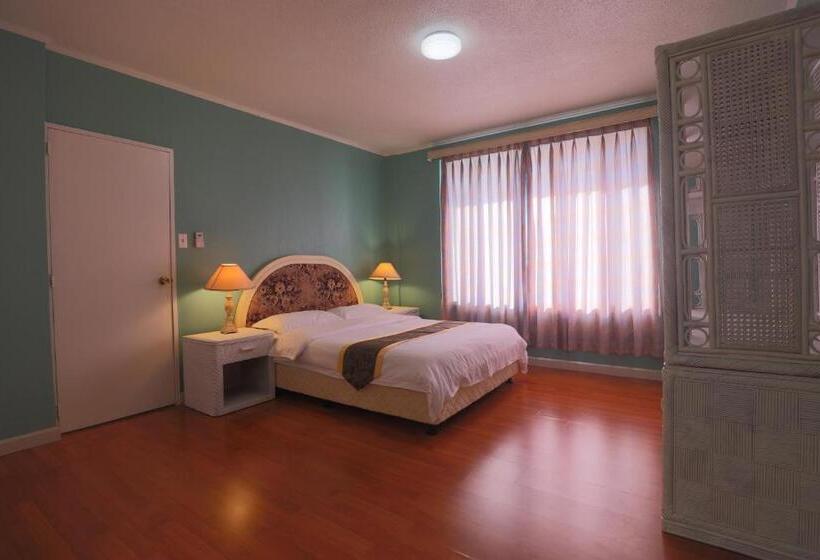 1 Bedroom Penthouse Apartment, Beach Garden