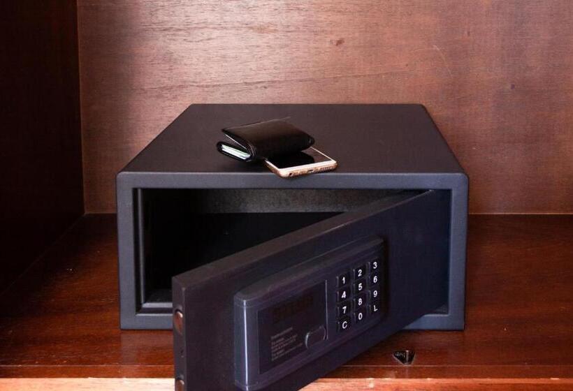 标准三人间, Concordia