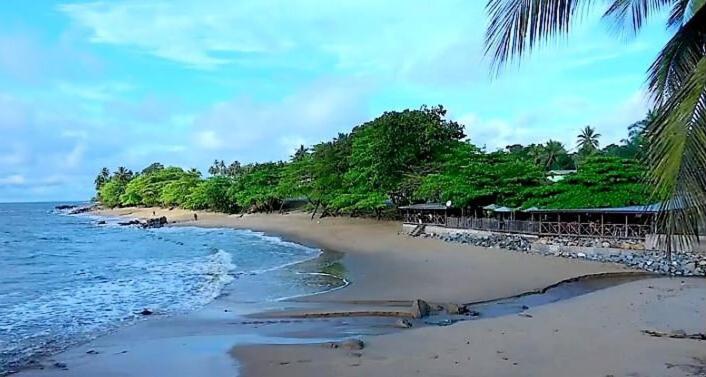 بانگلوی استاندارد, Hôtel Restaurant Gites Kribi