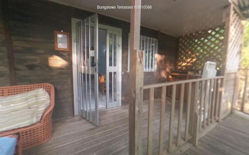 بانگلوی استاندارد, Hôtel Restaurant Gites Kribi