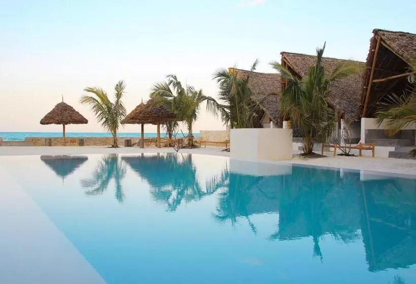 خانه یا کلبه ی ییلاقی با نمای استخر, Nur Beach