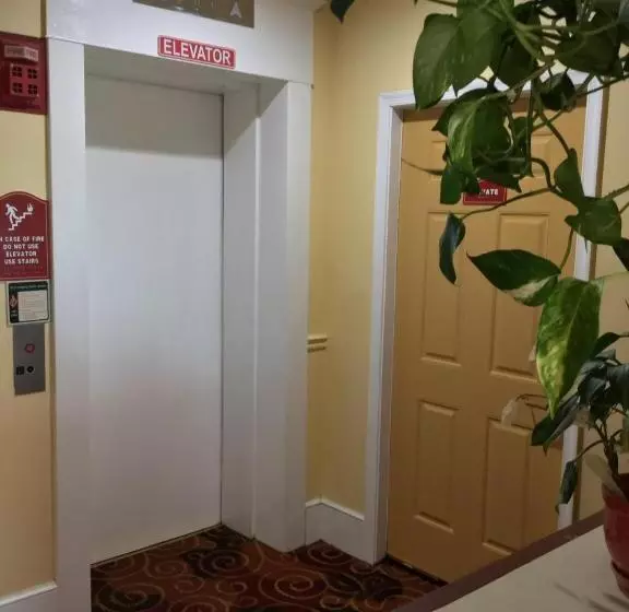 キングサイズベッドのデラックスルーム, Red Carpet Inn   Bridgeton Vineland