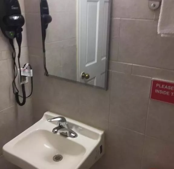 キングサイズベッドのデラックスルーム, Red Carpet Inn   Bridgeton Vineland