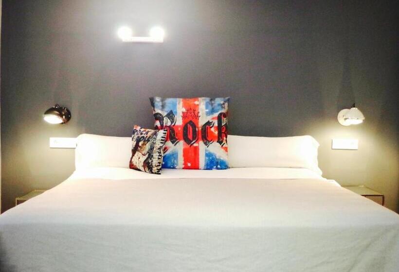 Четырехместный Номер Стандарт, Apartamentos Rock Star
