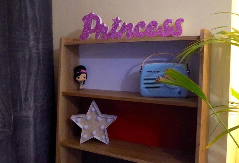 اتاق لوکس با تخت بزرگ, Apartamentos Rock Star