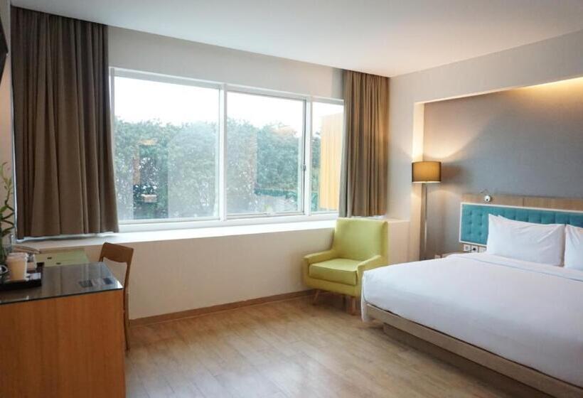 Номер Executive Кровать Кинг, Santika Kelapa Gading