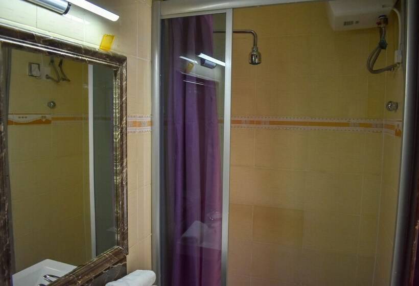 جناح ديلوكس, Sonia