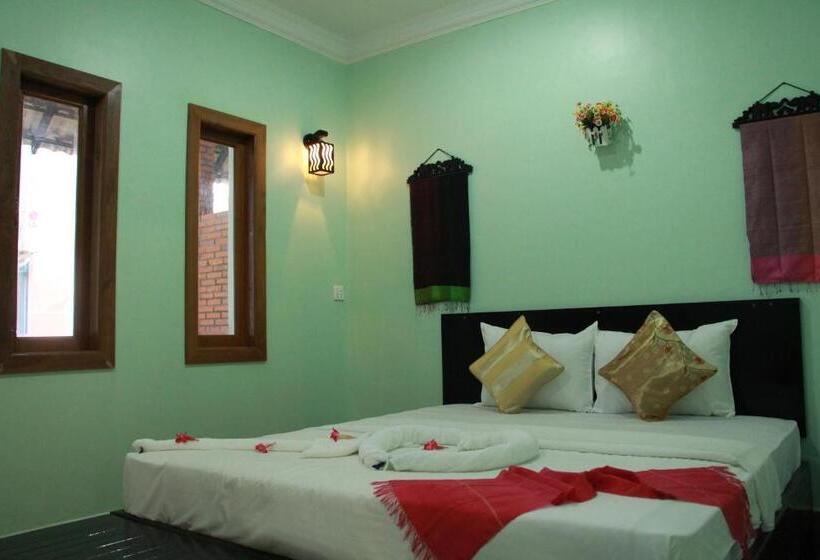 디럭스 룸, The Coconut House