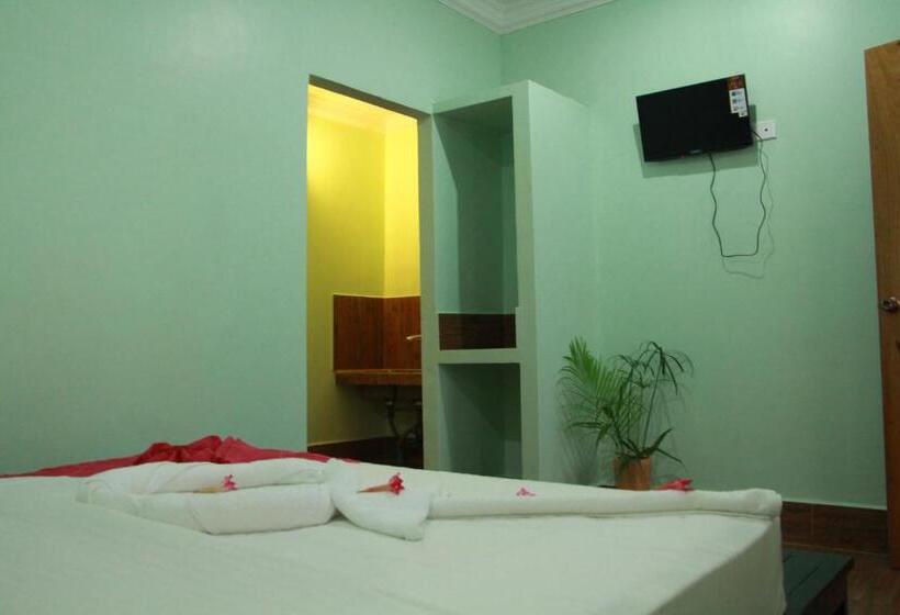 디럭스 룸, The Coconut House