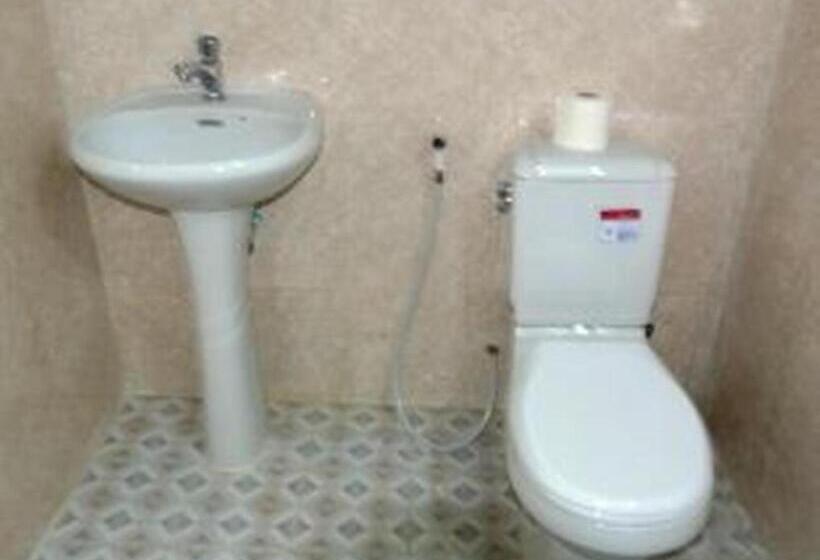 디럭스 룸, The Coconut House