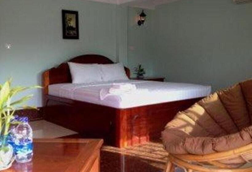 디럭스 룸, The Coconut House