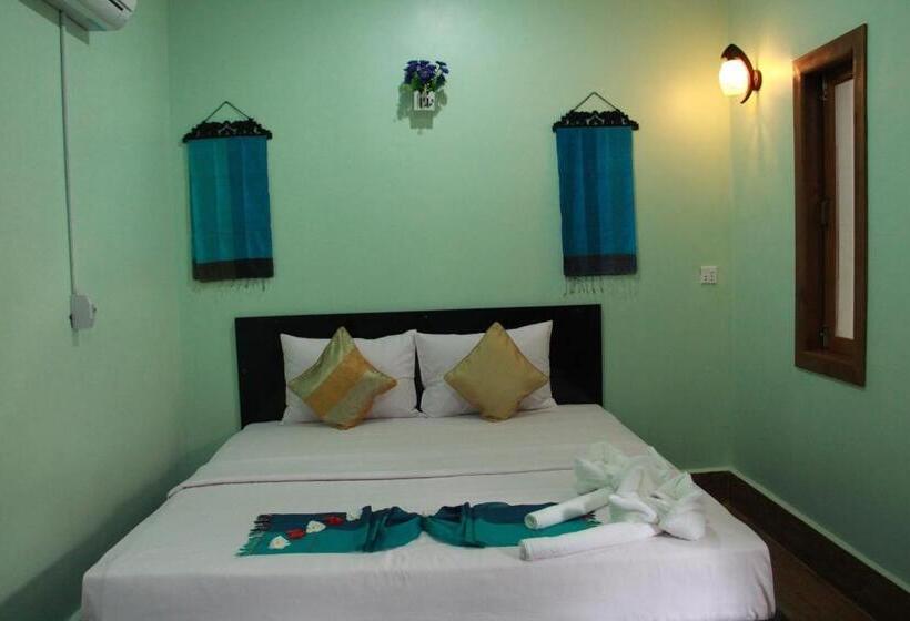 디럭스 룸, The Coconut House