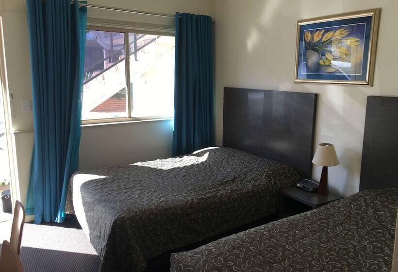 Номер Стандарт, Westside Motor Inn
