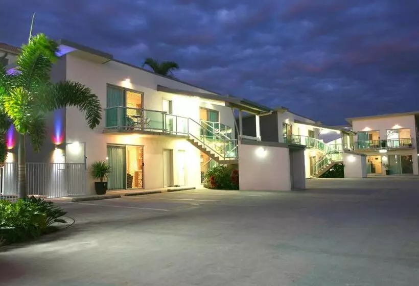 ファミリールーム, Pacific Coast Motel