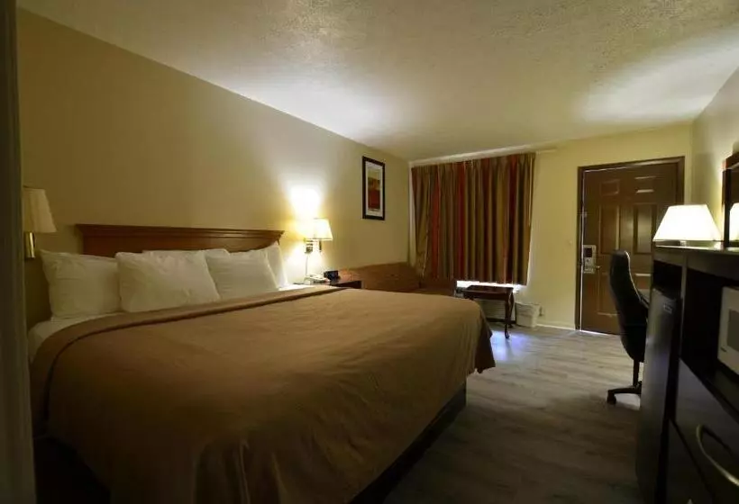キングサイズベッドのスタンダードルーム, Travelowes Motel  Maggie Valley