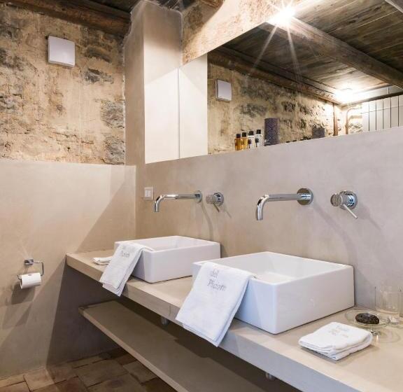 Люкс, Wine Relais Feudi Del Pisciotto