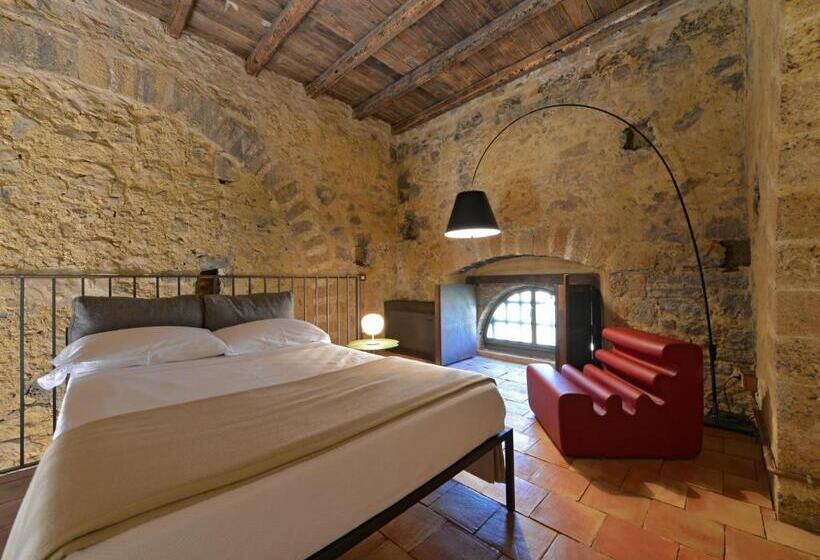 Полулюкс, Wine Relais Feudi Del Pisciotto