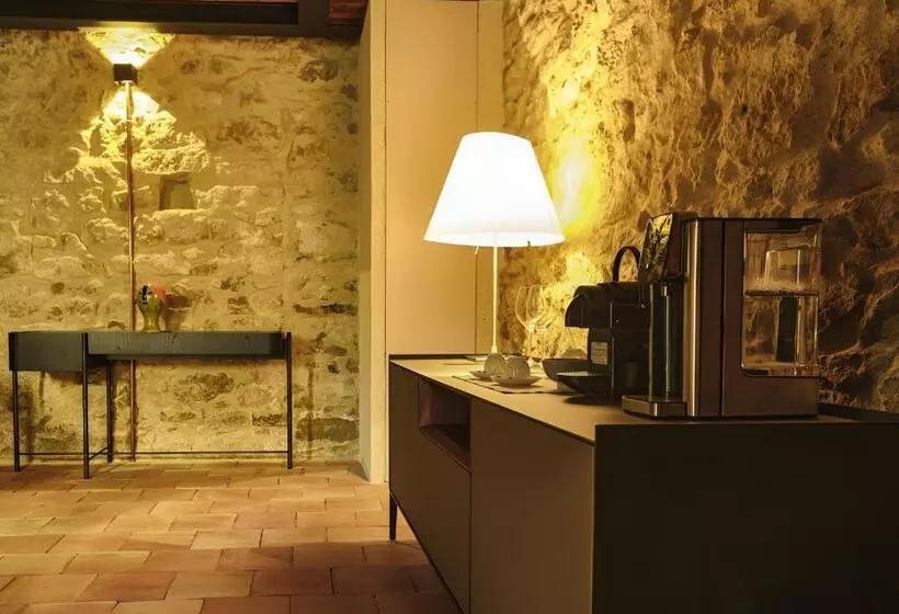 سوییت جونیور لوکس, Wine Relais Feudi Del Pisciotto