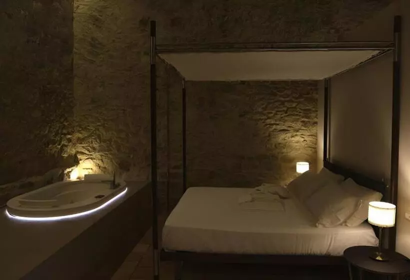سوئیت با وان آب گرم, Wine Relais Feudi Del Pisciotto